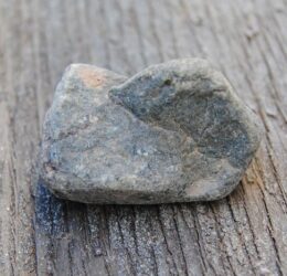 Любовный талисман из камня